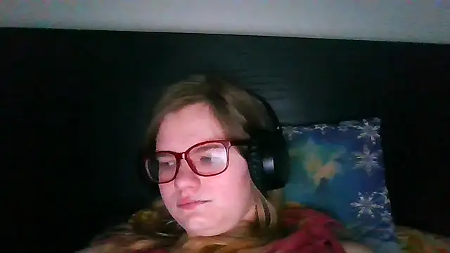 Moonolighta online show from October 13, 2025, 6:46 am