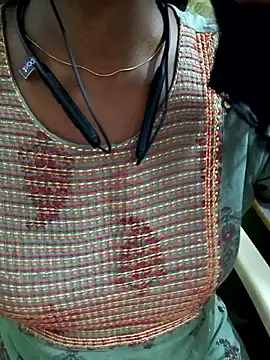 Snapshot of Honey_rosetamil chatting on April 8, 2026, 12:05 pm Honey rosetamil online show from April 8, 2026, 12:05 pm