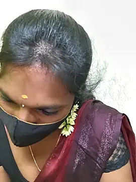 Snapshot of Honey_rosetamil chatting on April 10, 2026, 6:12 pm Honey rosetamil online show from April 10, 2026, 6:12 pm