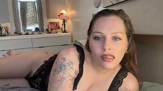 Snapshot of strawberrylemonadexoxo chatting on October 29, 2025, 7:04 pm strawberrylemonadexoxo online show from October 29, 2025, 7:04 pm