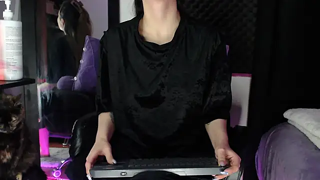 karlamoon23 online show from November 20, 2025, 6:29 pm