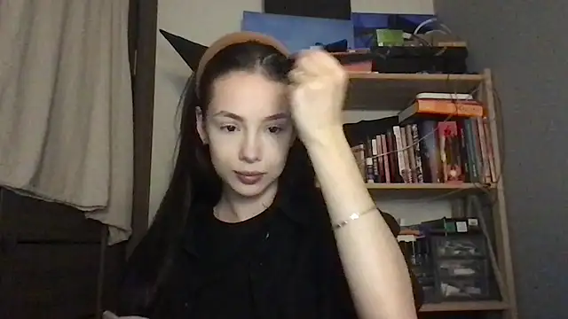 Yuna5343 online show from November 25, 2025, 8:09 pm