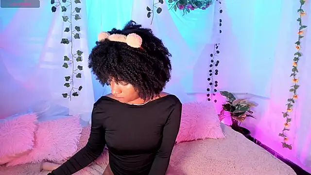 Snapshot of Lolalewis777 chatting on February 7, 2026, 10:35 pm Lolalewis777 online show from February 7, 2026, 10:35 pm