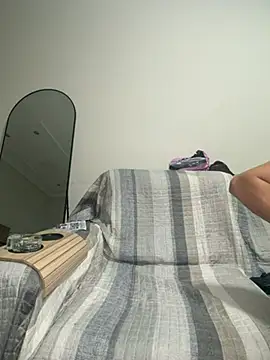 heloagreen  online show from April 14, 2026, 1:55 am