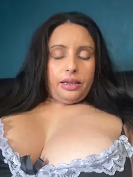 Snapshot of Angelaarayexx chatting on April 1, 2026, 10:27 am Angelaarayexx online show from April 1, 2026, 10:27 am