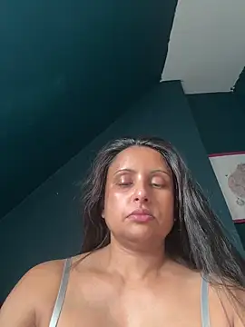Snapshot of Angelaarayexx chatting on April 12, 2026, 8:52 am Angelaarayexx online show from April 12, 2026, 8:52 am