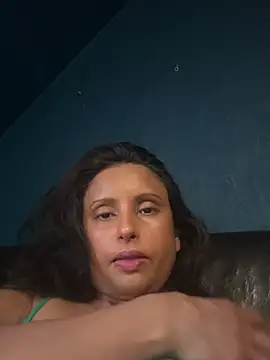 Snapshot of Angelaarayexx chatting on April 18, 2026, 5:11 am Angelaarayexx online show from April 18, 2026, 5:11 am