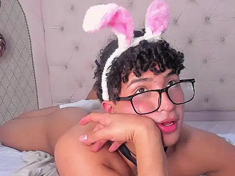 Valentin0 3 online show from November 4, 2025, 7:13 pm