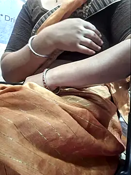 Snapshot of indianhotwife639 chatting on September 19, 2025, 5:42 am indianhotwife639 online show from September 19, 2025, 5:42 am