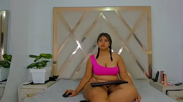 arielasm online show from March 5, 2026, 12:01 pm