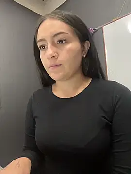 Alyha Cortes online show from February 13, 2026, 2:24 pm