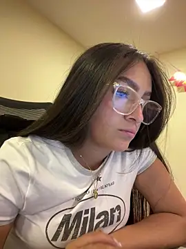 Alyha Cortes online show from April 16, 2026, 9:50 pm