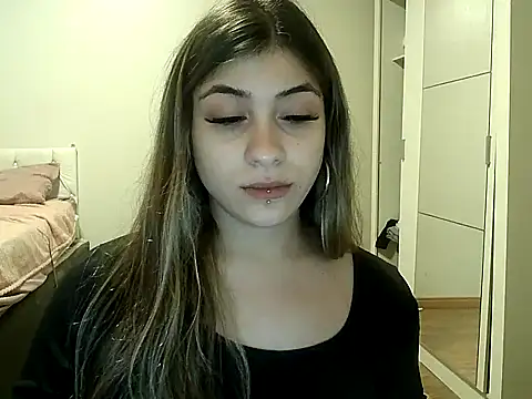 Snapshot of Becca_B chatting on April 23, 2026, 9:50 pm Becca B online show from April 23, 2026, 9:50 pm