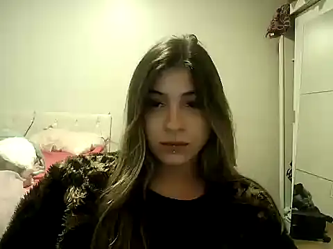 Snapshot of Becca_B chatting on May 21, 2026, 10:17 pm Becca B online show from May 21, 2026, 10:17 pm
