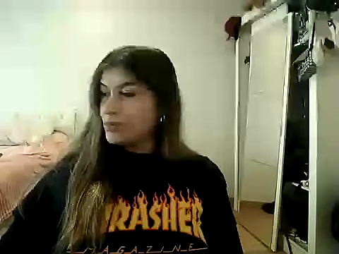 Snapshot of Becca_B chatting on June 5, 2026, 5:51 pm Becca B online show from June 5, 2026, 5:51 pm