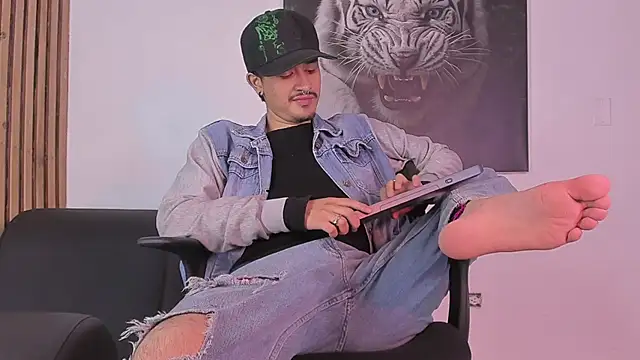 DimitriDeluxe online show from October 4, 2025, 7:45 pm