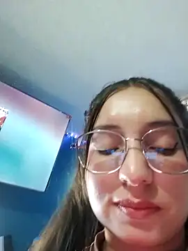 Mia   15 online show from September 9, 2025, 4:06 pm