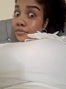 madelene online show from December 8, 2024, 5:07 am