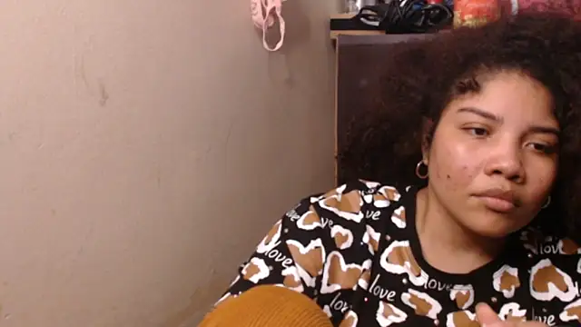 madelene online show from November 17, 2025, 1:11 am