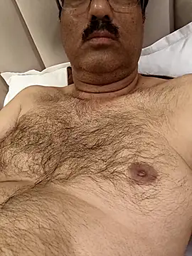 moonflower25 online show from April 13, 2026, 3:39 pm