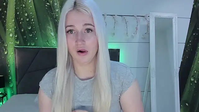 HollyTailors online show from February 15, 2026, 6:10 am