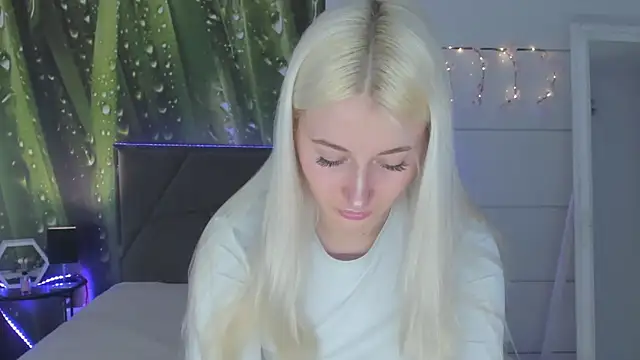 HollyTailors online show from March 30, 2026, 5:41 am