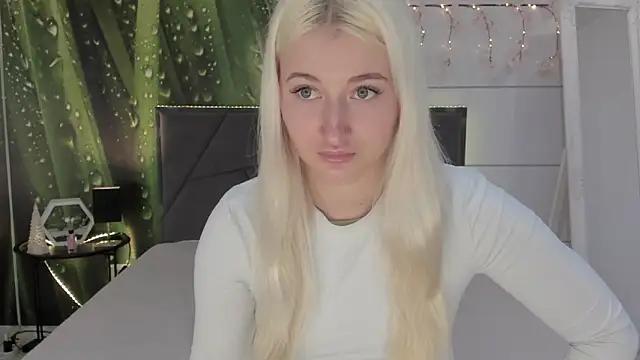 HollyTailors online show from April 3, 2026, 5:38 am