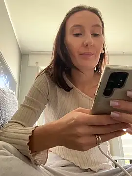 Emilia Mausi online show from October 30, 2025, 11:22 am