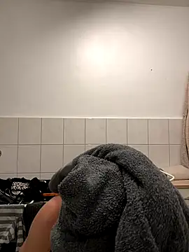 Emilia Mausi online show from November 6, 2025, 8:32 pm