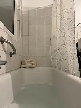 Emilia Mausi online show from November 28, 2025, 8:55 pm