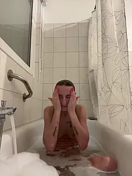 Emilia Mausi online show from January 5, 2026, 8:01 pm