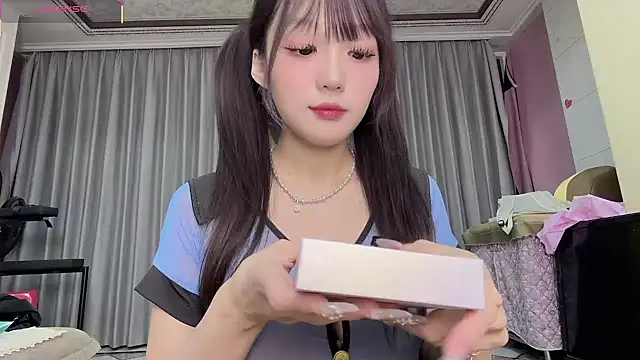 Yaya--728 online show from December 22, 2025, 12:35 pm