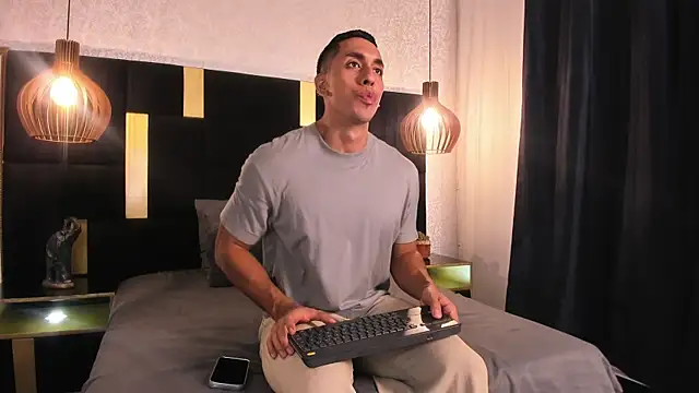 Lucio  Fox online show from April 2, 2026, 12:14 pm