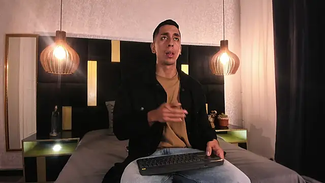 Lucio  Fox online show from April 3, 2026, 12:03 pm