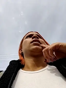 Zoe73  online show from December 3, 2025, 7:23 pm