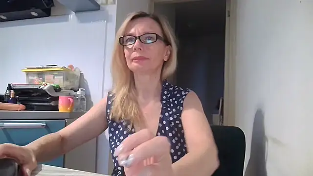Snapshot of Sweetmurrr chatting on June 14, 2026, 1:47 am Sweetmurrr online show from June 14, 2026, 1:47 am