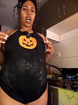 IVONNE COLLINS33 online show from October 30, 2025, 3:19 am