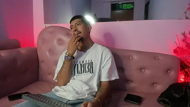 AxelAndJeremy online show from September 28, 2025, 1:44 am