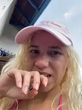 Bruna551 online show from April 5, 2026, 3:53 pm