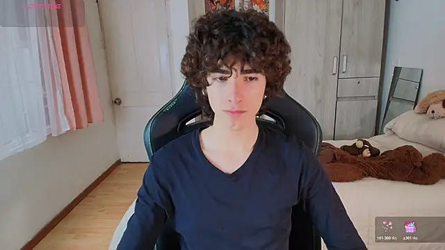 Nude Boy18 online show from December 21, 2025, 9:22 pm