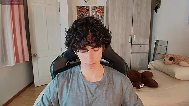 Nude Boy18 online show from April 2, 2026, 11:02 pm