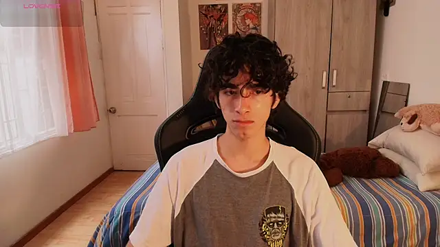 Nude Boy18 online show from April 13, 2026, 6:46 pm