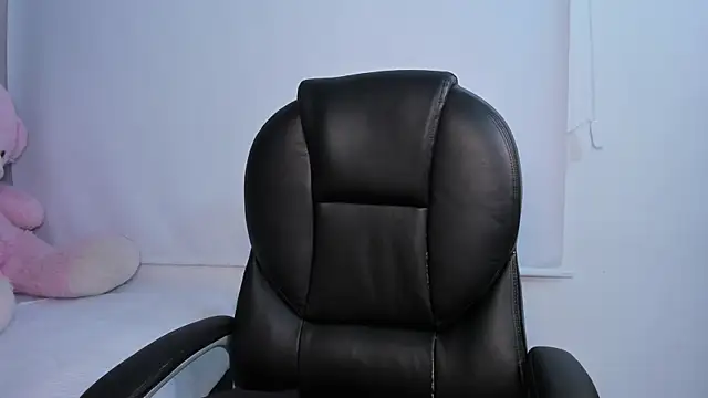 momo ayasse online show from March 18, 2026, 3:31 am