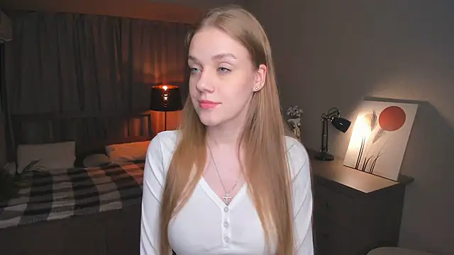 OdellaFrake online show from September 25, 2025, 7:50 pm