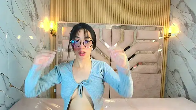 zoe r  online show from October 8, 2025, 3:04 am