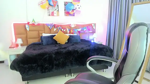Snapshot of Catti_Brie chatting on July 8, 2026, 11:37 am Catti Brie online show from July 8, 2026, 11:37 am