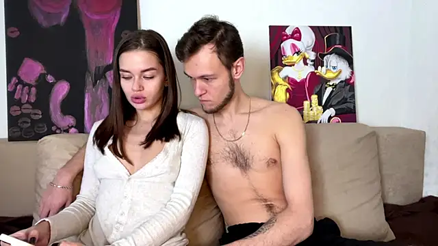 Petal Couple online show from November 3, 2025, 2:18 pm