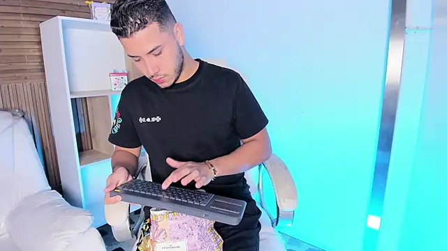 Axel grey  online show from September 11, 2025, 11:54 am