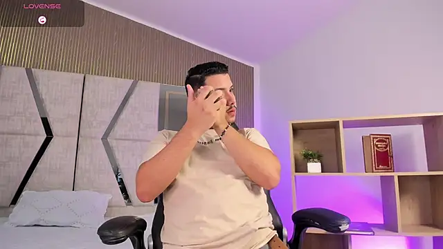 Snapshot of Axel_grey_ chatting on February 9, 2026, 12:31 pm Axel grey online show from February 9, 2026, 12:31 pm