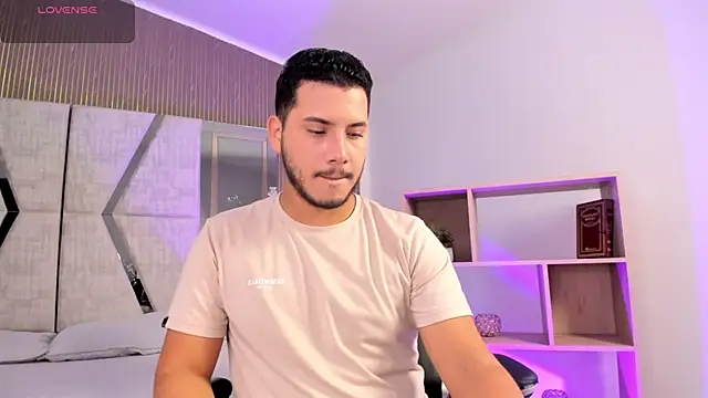 Snapshot of Axel_grey_ chatting on February 17, 2026, 12:45 pm Axel grey online show from February 17, 2026, 12:45 pm